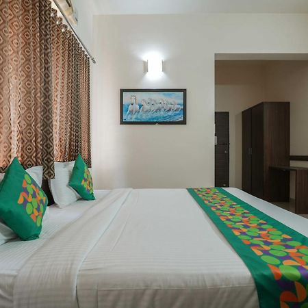 Treebo Pappilon Palace - Pvs Circle Mangalore Bagian luar foto