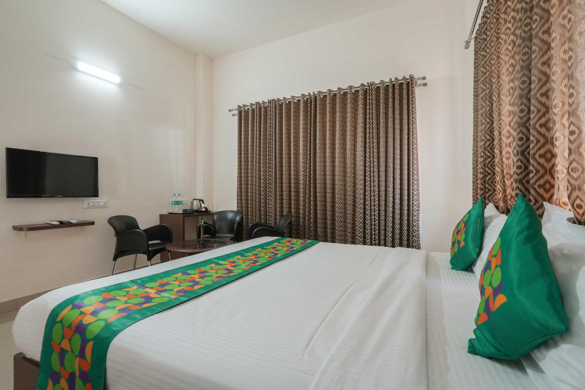Treebo Pappilon Palace - Pvs Circle Mangalore Bagian luar foto