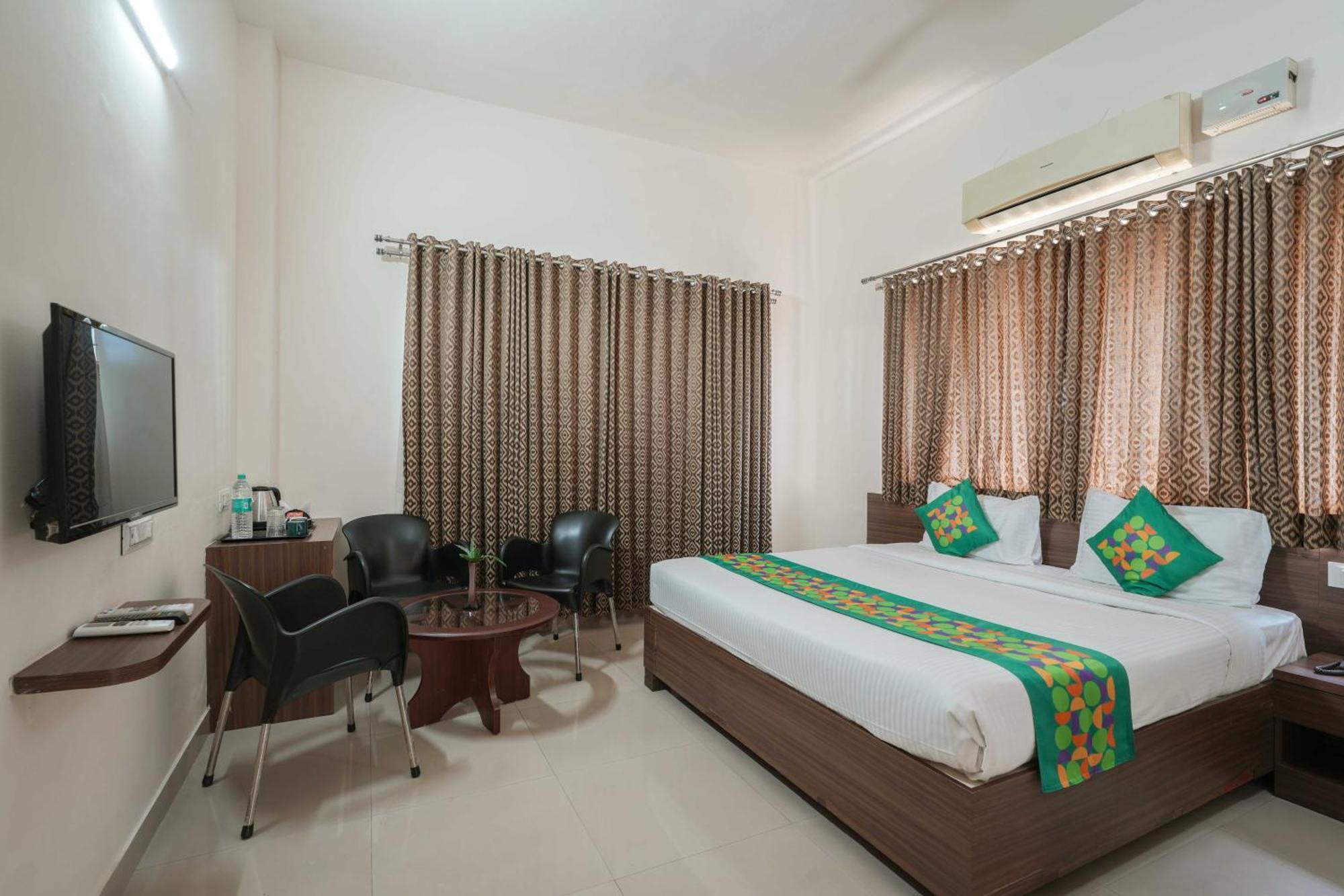 Treebo Pappilon Palace - Pvs Circle Mangalore Bagian luar foto