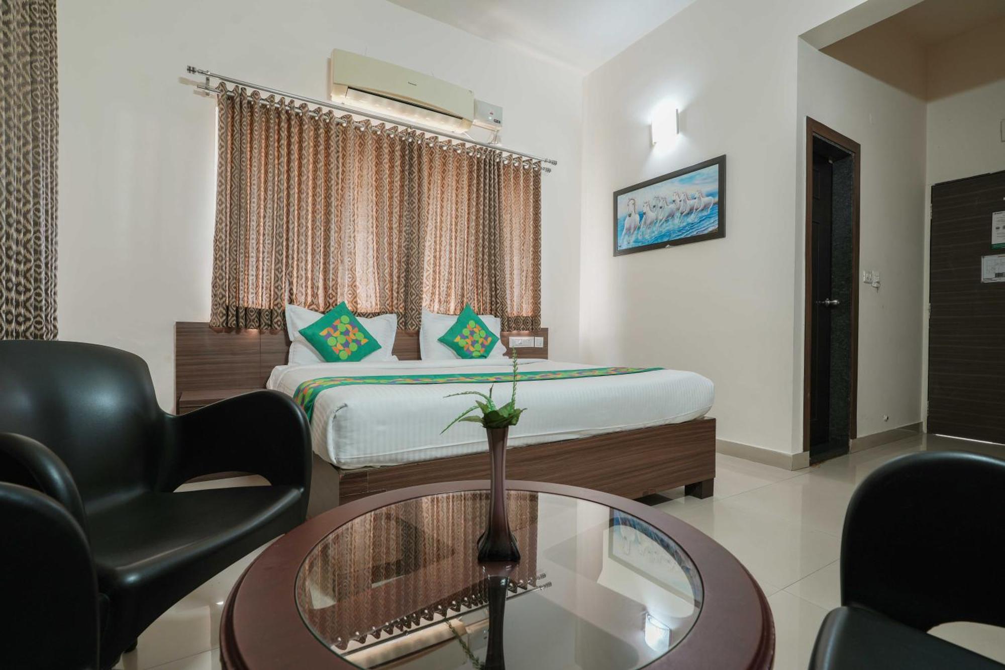 Treebo Pappilon Palace - Pvs Circle Mangalore Bagian luar foto