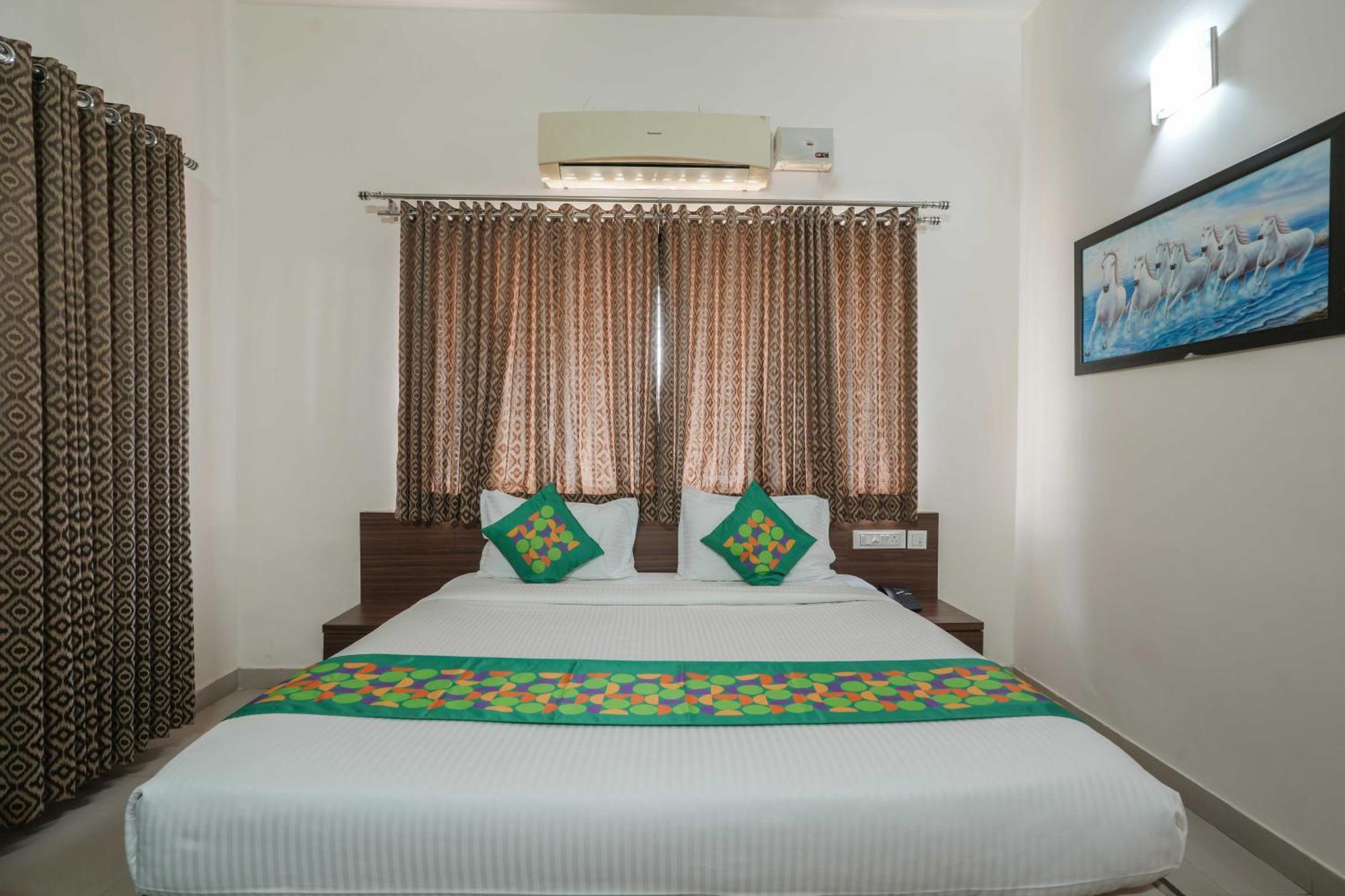 Treebo Pappilon Palace - Pvs Circle Mangalore Bagian luar foto