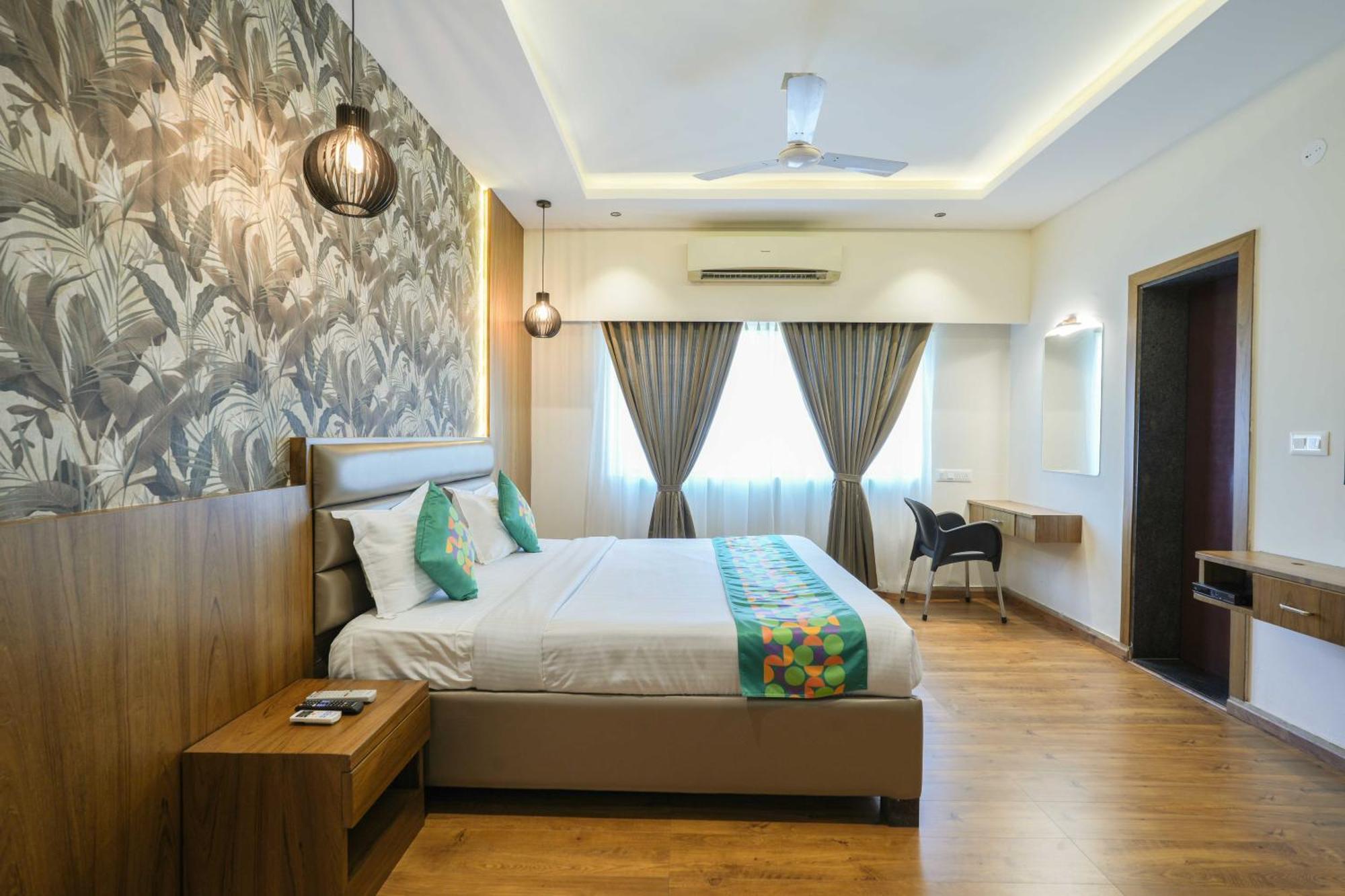 Treebo Pappilon Palace - Pvs Circle Mangalore Bagian luar foto