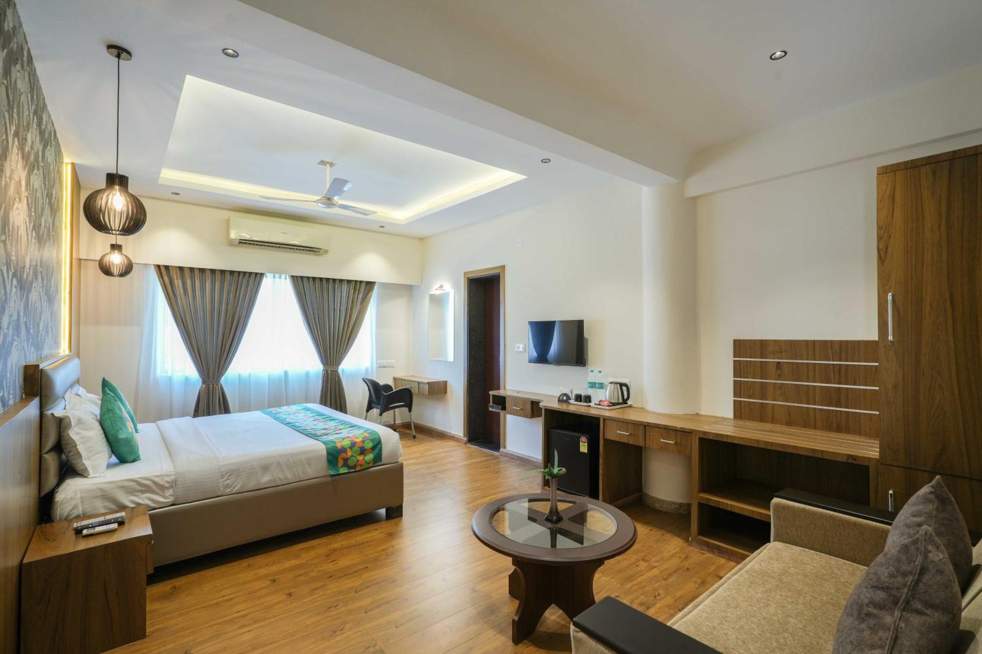 Treebo Pappilon Palace - Pvs Circle Mangalore Bagian luar foto