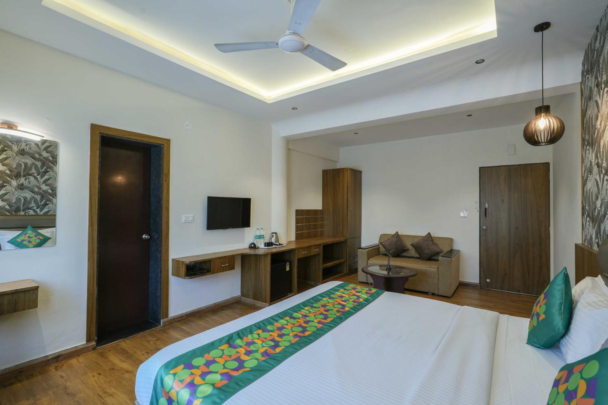 Treebo Pappilon Palace - Pvs Circle Mangalore Bagian luar foto