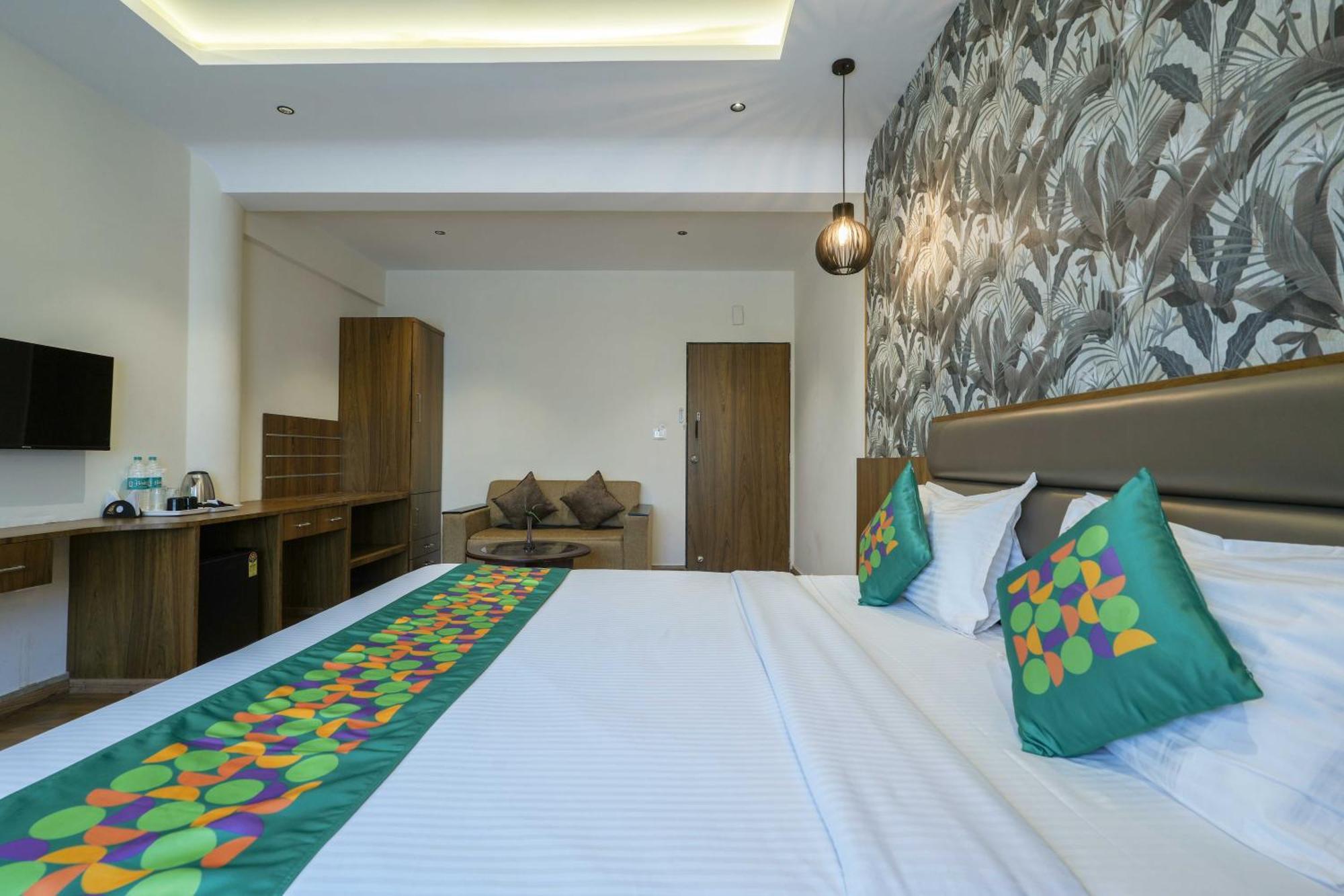 Treebo Pappilon Palace - Pvs Circle Mangalore Bagian luar foto
