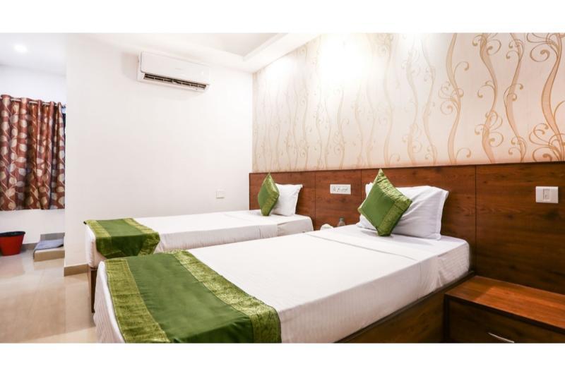 Treebo Pappilon Palace - Pvs Circle Mangalore Bagian luar foto