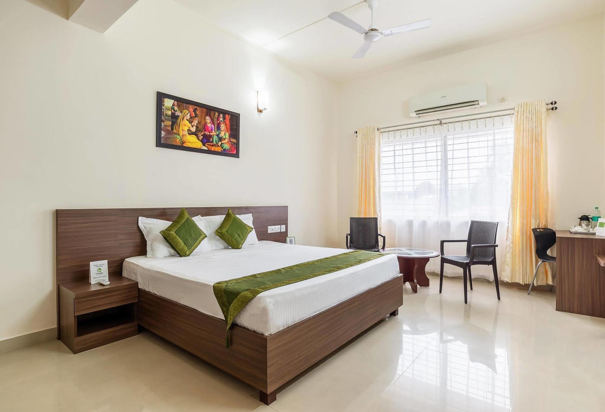 Treebo Pappilon Palace - Pvs Circle Mangalore Bagian luar foto